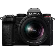 PANASONIC Lumix S5 Noir + 20-60mm Appareil photo Hybride