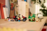 Image : LEGO 76972 Le vélociraptor et l'évasion en 4x4 Jurassic World