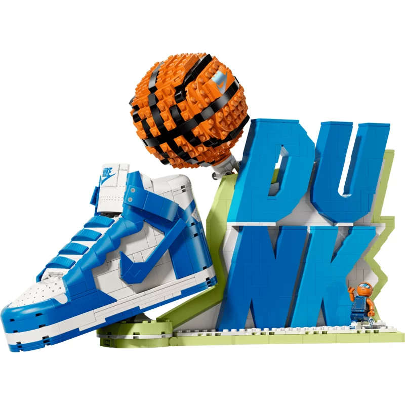 Image : LEGO 43008 Nike Dunk x LEGO Set