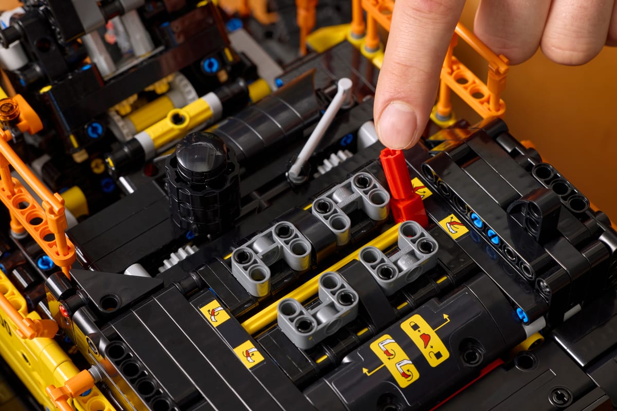 LEGO 42215 Pelleteuse Volvo EC500 hybride Technic | Soldes 2026 et promos