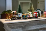 Image : LEGO 10361 Le train de Noël - Icons