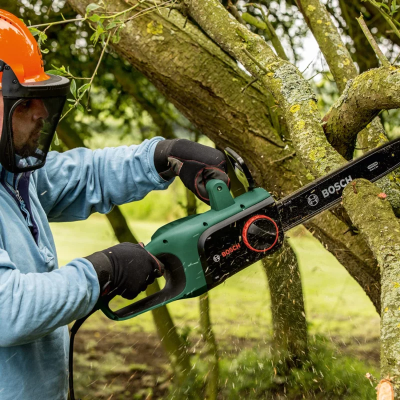 Image : Bosch UniversalChain 35 - Tronçonneuse filaire 1800 W