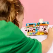 Image : LEGO 42677 La boutique de friandises pour chiens Friends
