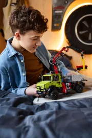 Image : LEGO 42242 Mercedes-Benz Unimog U 5023 avec grue - Technic