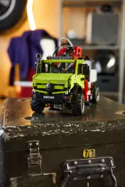 Image : LEGO 42242 Mercedes-Benz Unimog U 5023 avec grue - Technic