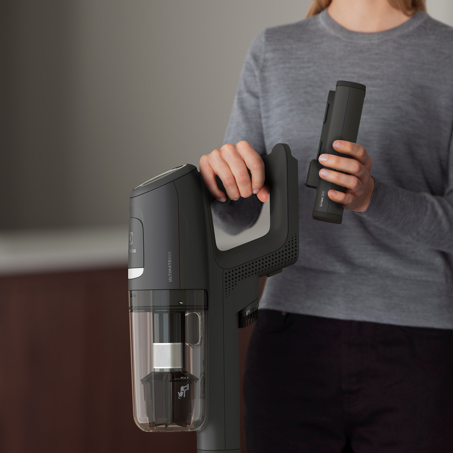 Image : Aspirateur balai ELECTROLUX ULTIMATE 800 EP81UB25GG