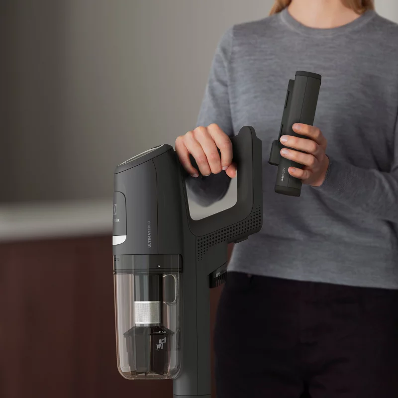 Image : Aspirateur balai ELECTROLUX ULTIMATE 800 EP81UB25GG