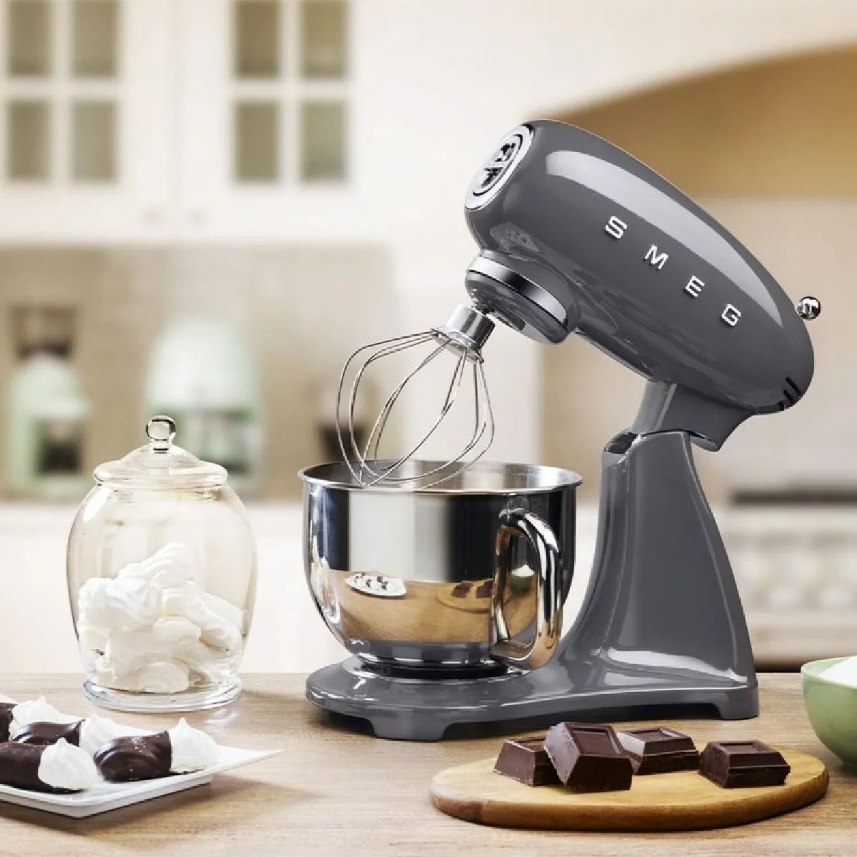 Achetez un robot SMEG (SMF02/SMF03) et recevez un hachoir d'une valeur de 89,99 € offert